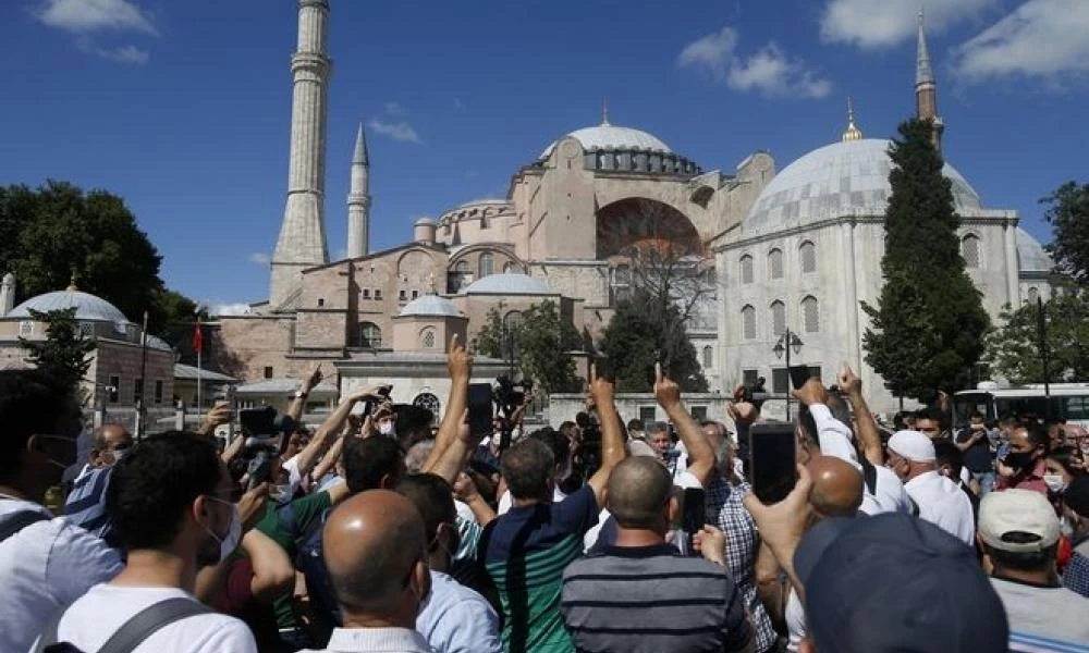 Ξεσηκώθηκαν οι άνθρωποι της τέχνης και του αθλητισμού για την Αγία Σοφία